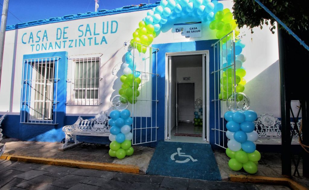 Lupita Cuautle inaugura la rehabilitación de la Casa de Salud de Santa