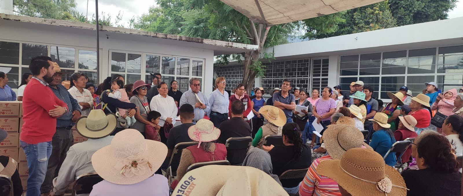 Ayuntamiento De Tecamachalco Entrega M S De Despensas A Adultos